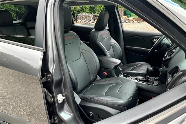 2020 Jeep Cherokee Trailhawk photo 23