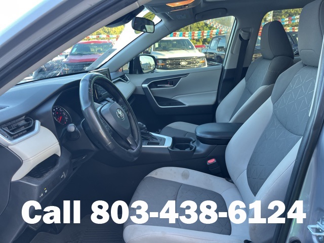2021 Toyota RAV4 XLE photo 4