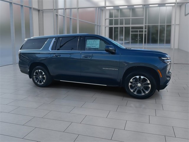 2025 Chevrolet Suburban LT photo 9