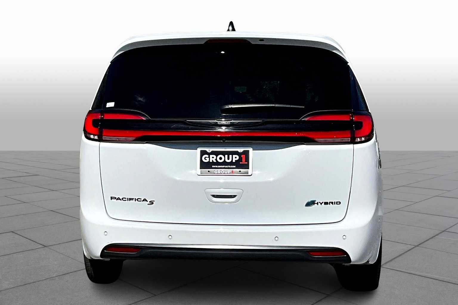 2024 Chrysler Pacifica Hybrid S Appearance photo 4