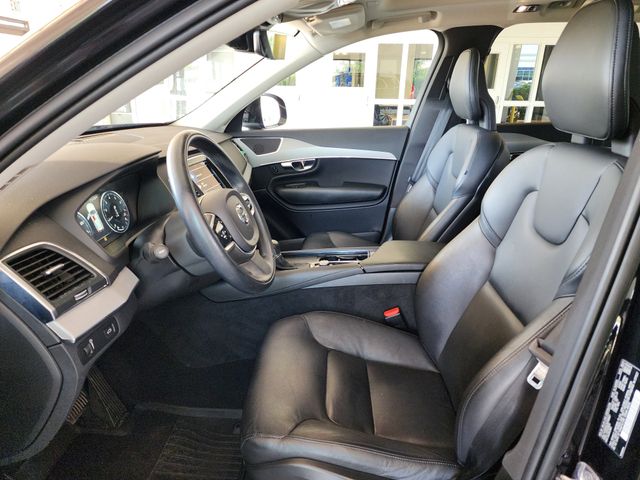 2022 Volvo XC90 T5 Momentum photo 10