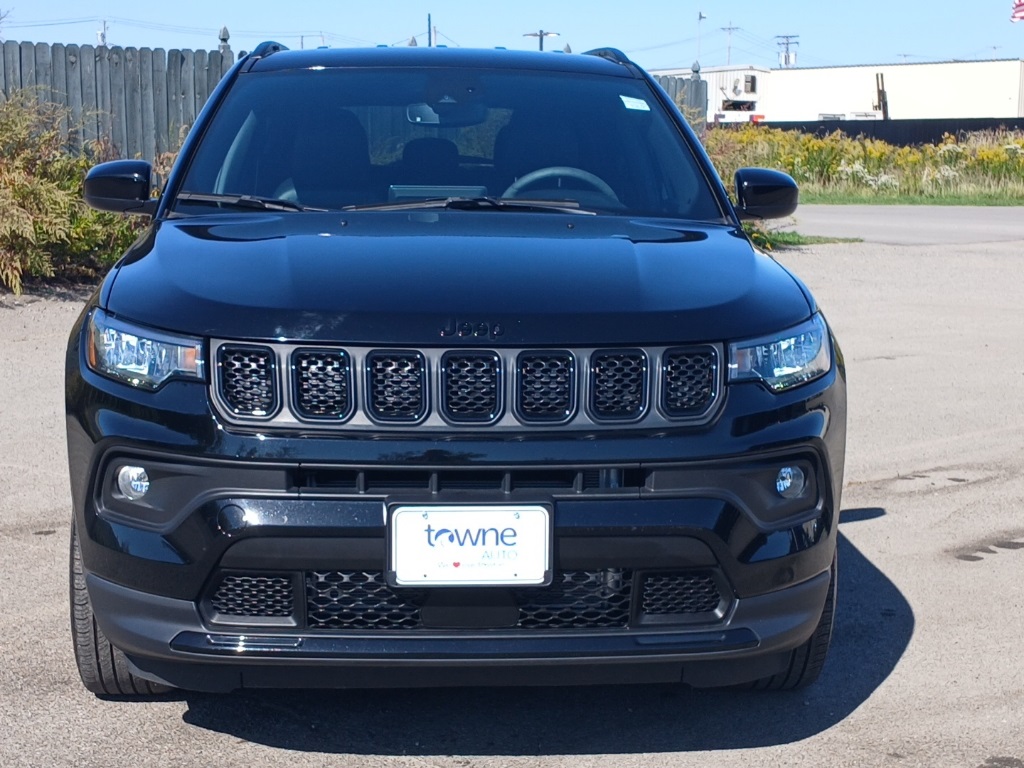 2023 Jeep Compass North Edition Latitude photo 4