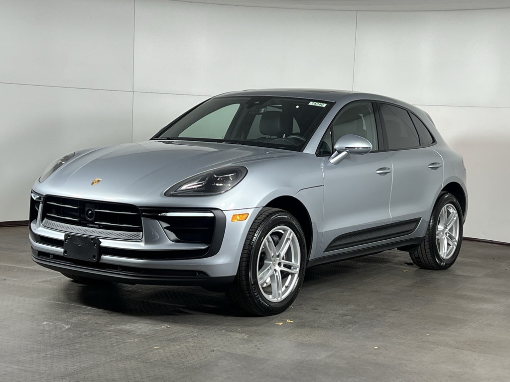 2025 Porsche Macan's photo