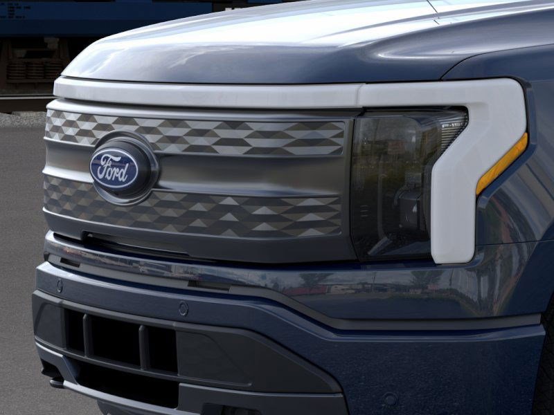 2025 Ford F-150 Lightning Lariat photo 17