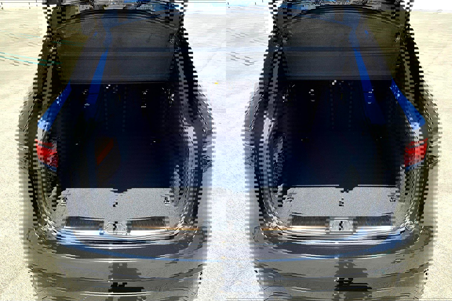 2026 Jaguar F-PACE P250 R-Dynamic S photo 9