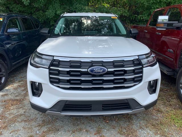 2025 Ford Explorer photo 4