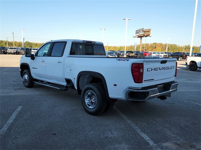 2026 Chevrolet Silverado 3500HD LT photo 4