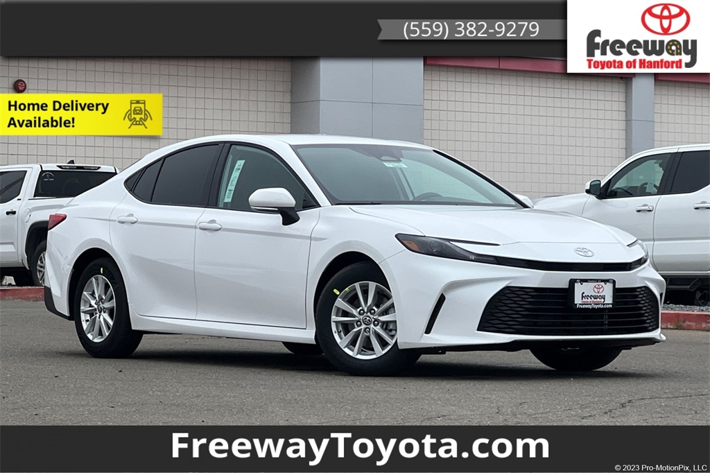 2026 Toyota Camry LE's photo