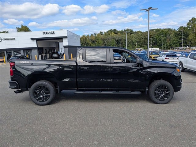 2025 Chevrolet Silverado 1500 Custom Trail Boss photo 2