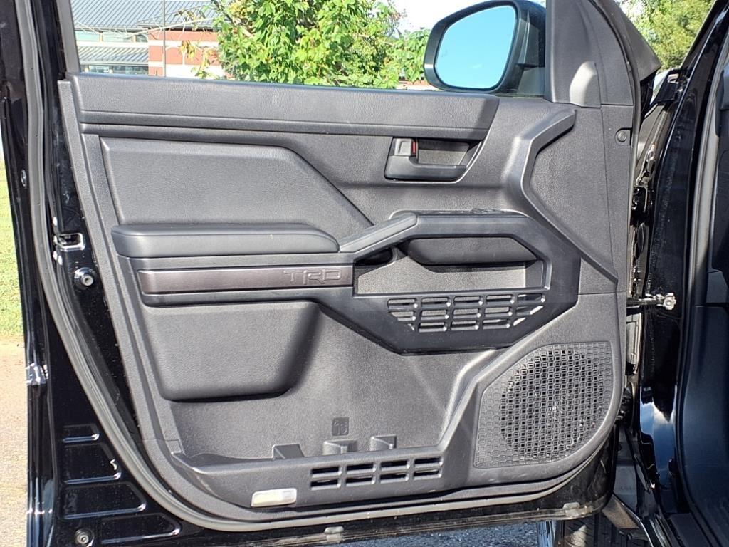 2025 Toyota 4Runner SR5 photo 4