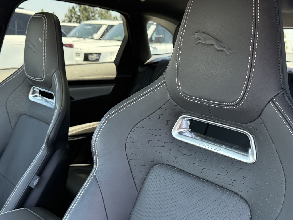 2024 Jaguar F-PACE P400 R-Dynamic S photo 10