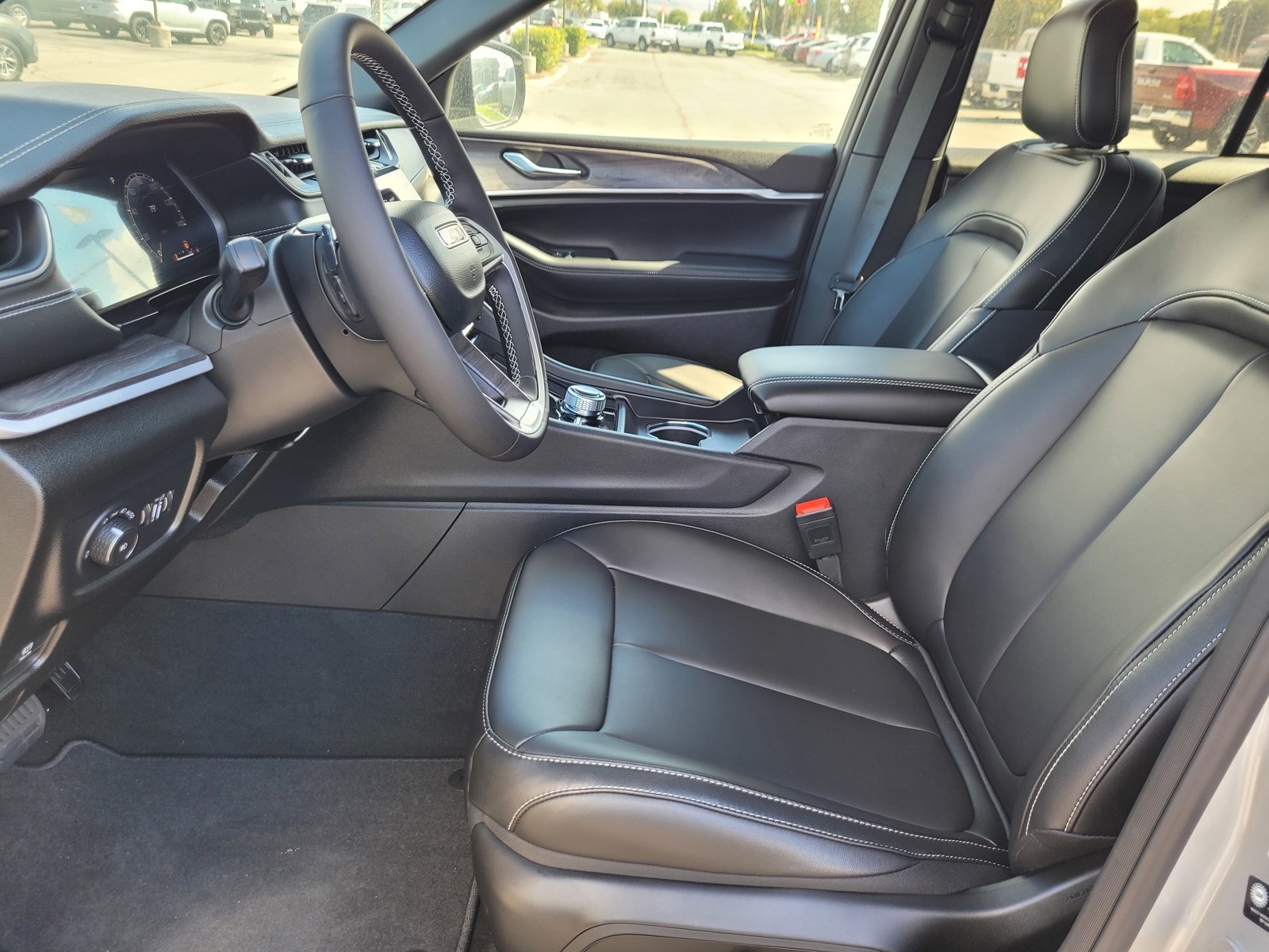 2025 Jeep Grand Cherokee Limited photo 11
