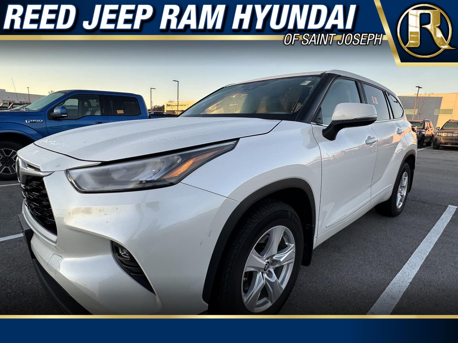 2020 Toyota Highlander LE's photo