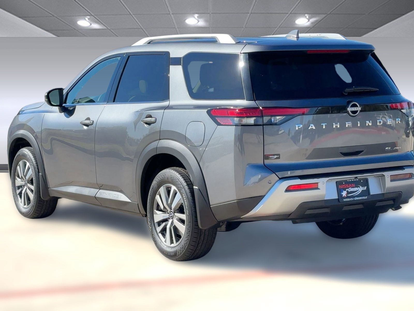 2025 Nissan Pathfinder SL photo 2