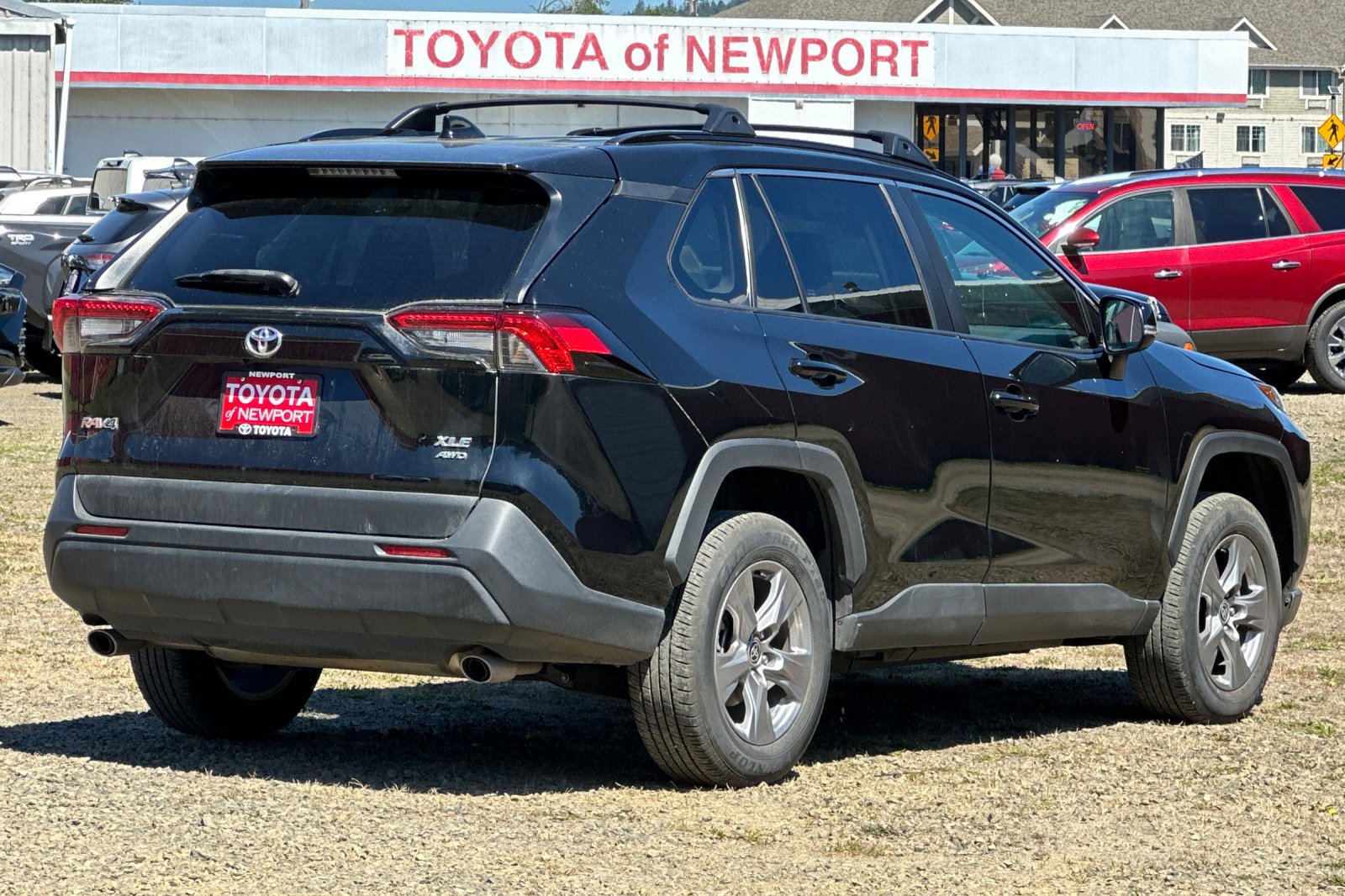 2024 Toyota RAV4 XLE photo 3