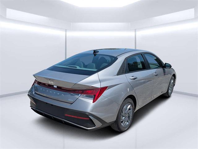 2025 Hyundai Elantra Hybrid Blue photo 3