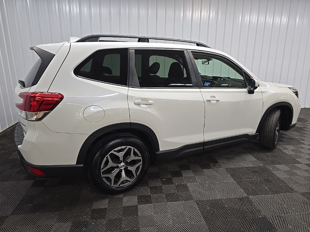 2019 Subaru Forester Premium photo 3