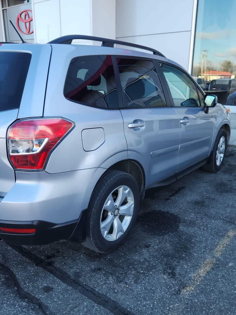 2014 Subaru Forester 2.5i Premium photo 3