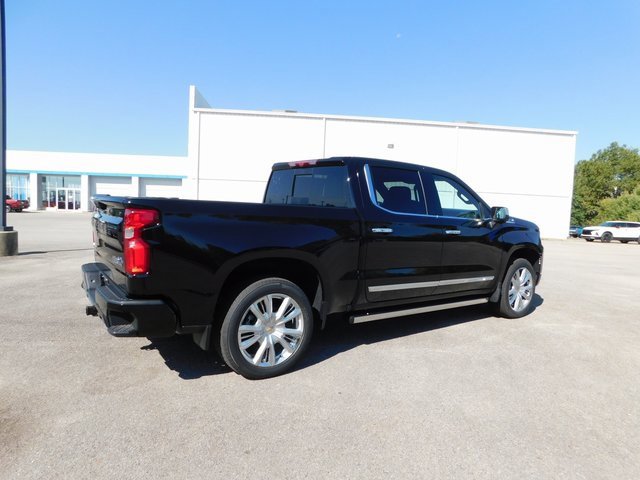 2025 Chevrolet Silverado 1500 High Country photo 3
