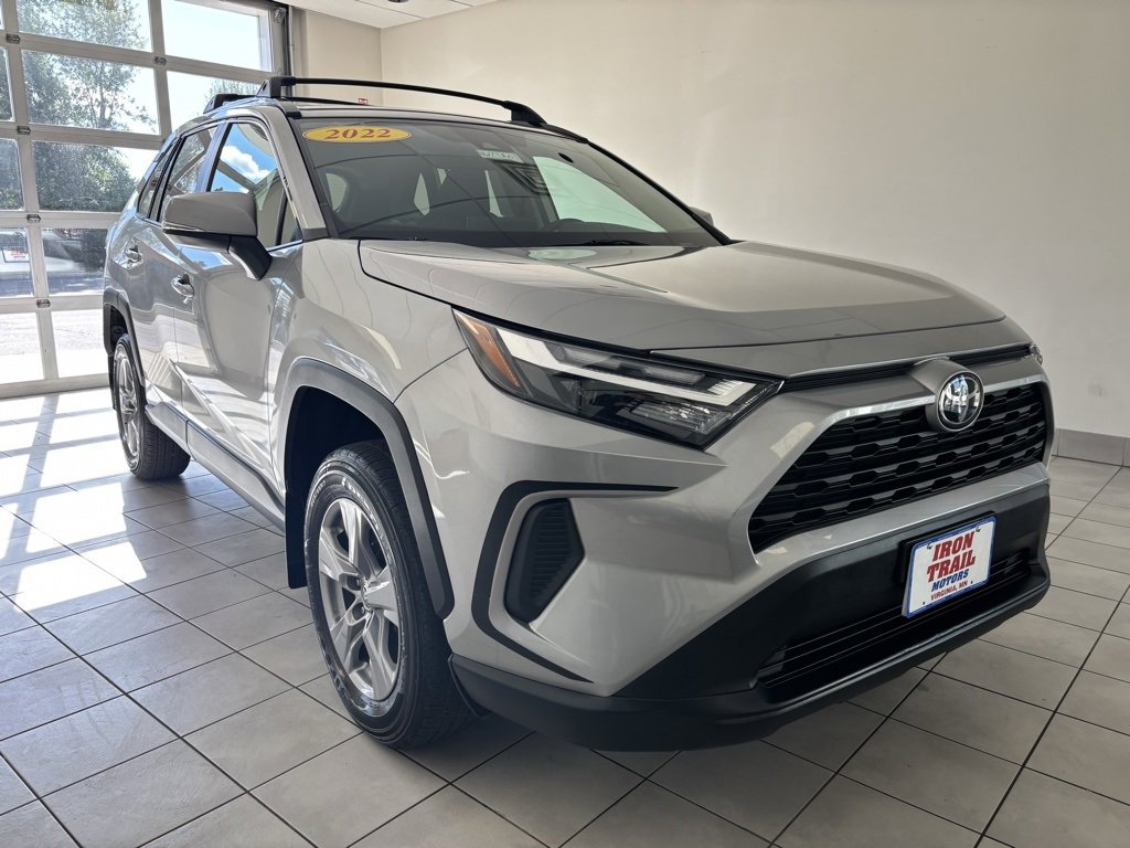 2022 Toyota RAV4 XLE photo 2