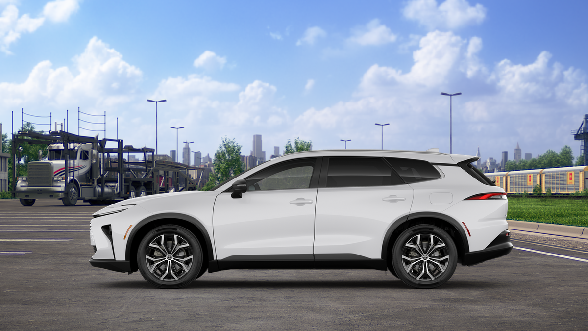 2025 Toyota Crown Signia XLE photo 2