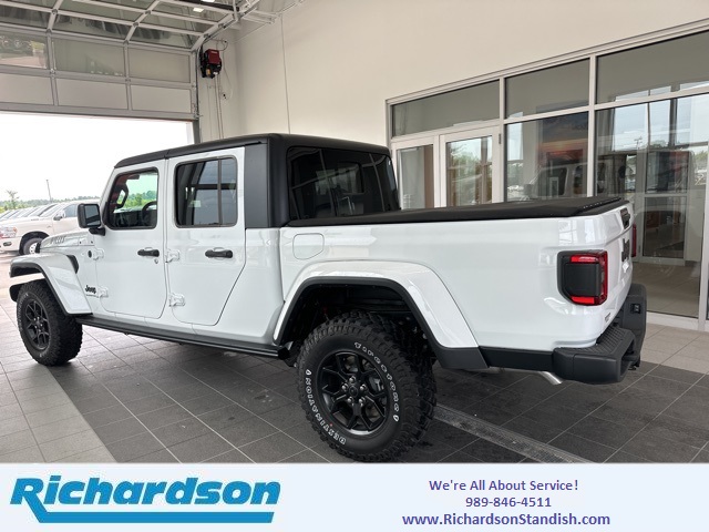 2024 Jeep Gladiator Willys photo 3