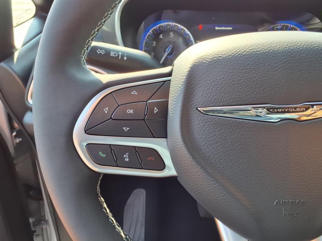 2026 Chrysler Pacifica photo 21