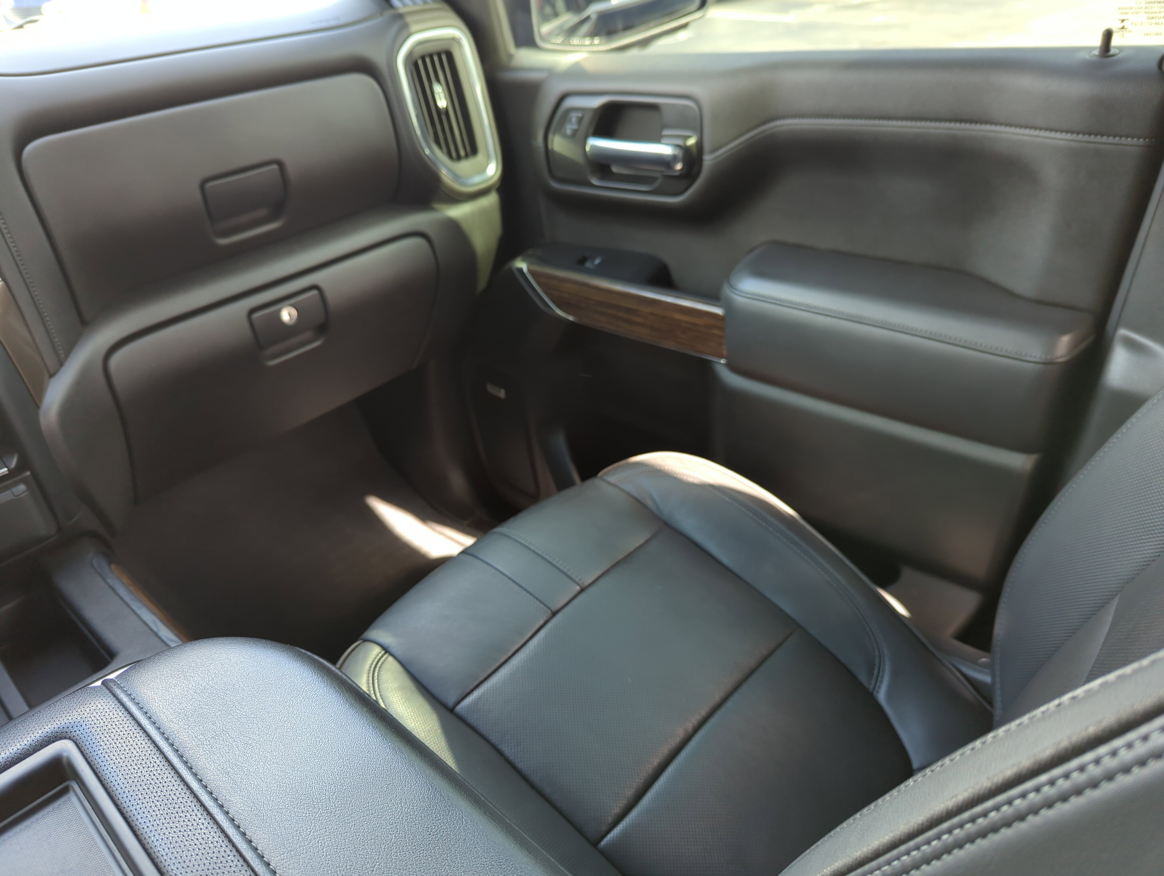 2022 Chevrolet Silverado 1500 High Country photo 3