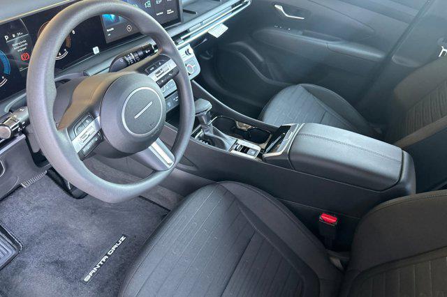 2025 Hyundai Santa Cruz SE photo 9