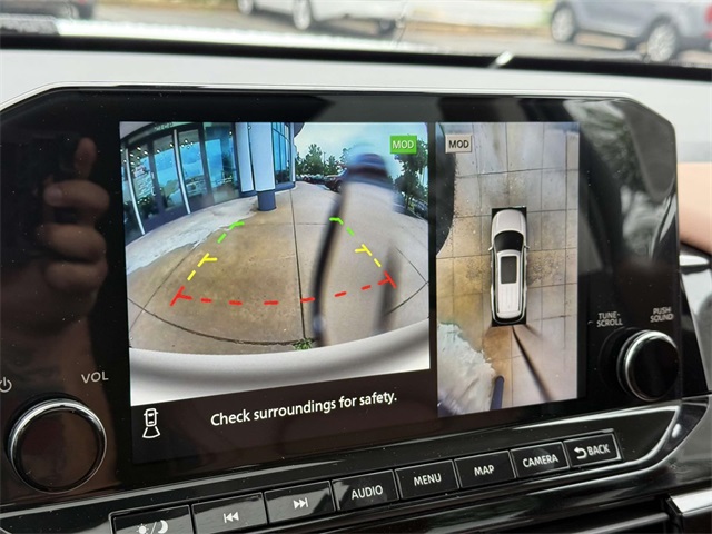 2025 Nissan Pathfinder Platinum photo 6