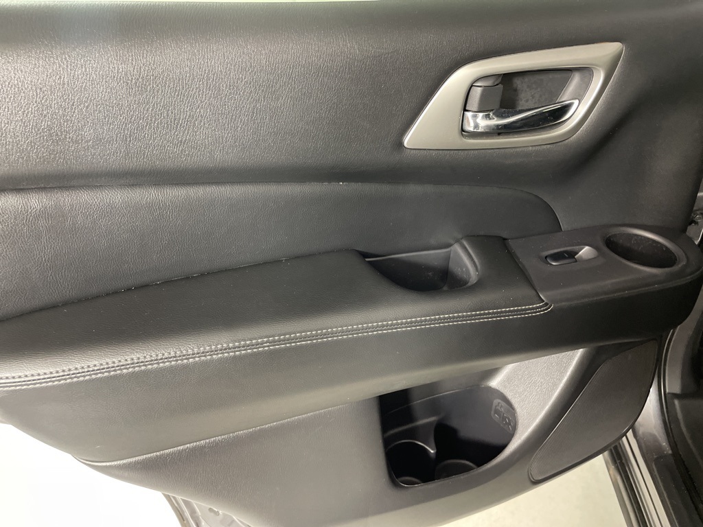 2020 Nissan Pathfinder S photo 32