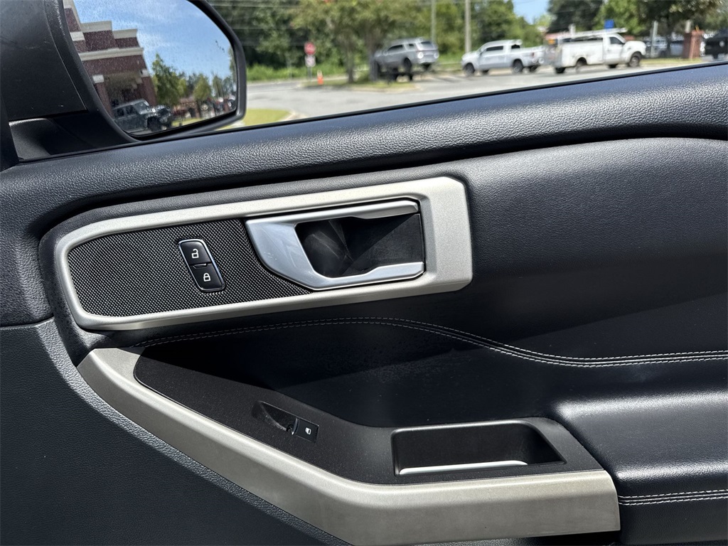 2023 Ford Explorer XLT photo 23