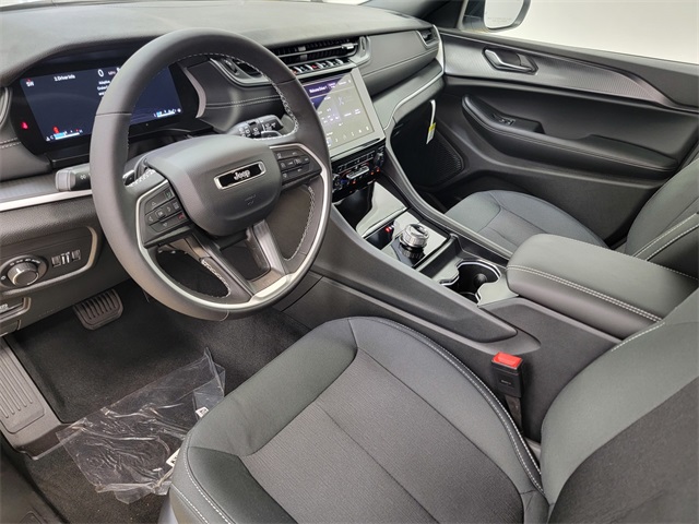 2025 Jeep Grand Cherokee Laredo X photo 11