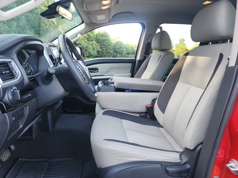 2021 Nissan Titan SV photo 9