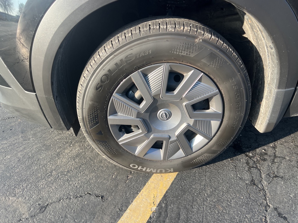 2025 Nissan Kicks S photo 2