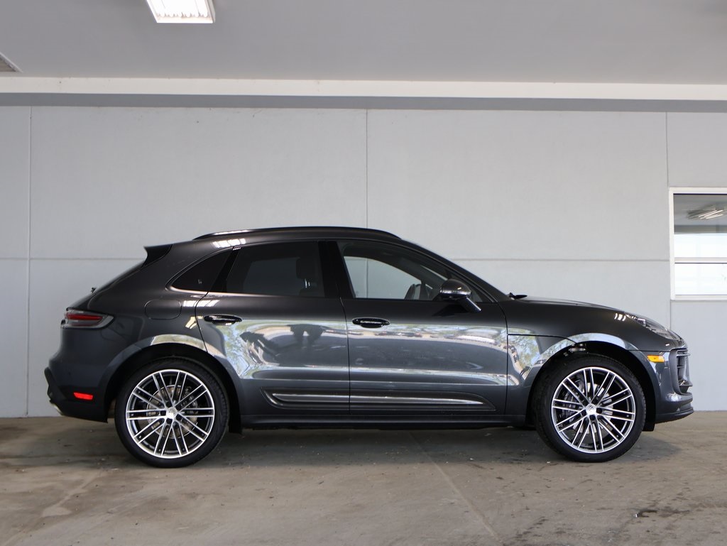 2024 Porsche Macan T photo 10