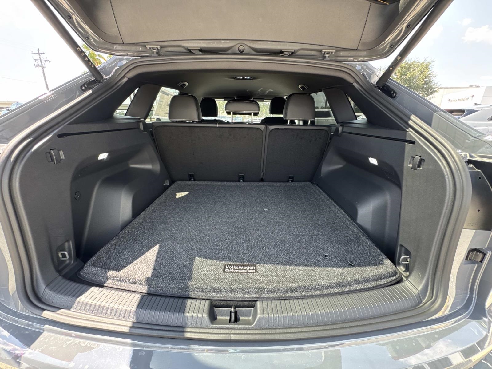 2026 Volkswagen Atlas Cross Sport SE Technology photo 4