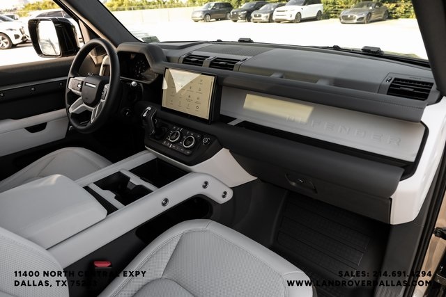 2025 Land Rover Defender 110 S photo 12