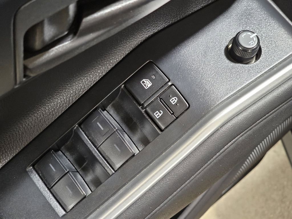 2023 Toyota Highlander L photo 18
