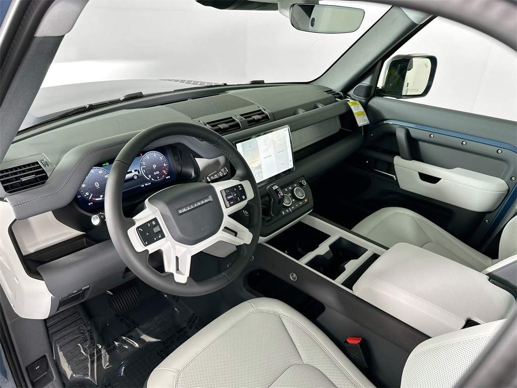 2025 Land Rover Defender 110 S photo 10