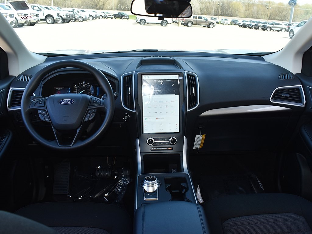 2024 Ford Edge SE photo 4