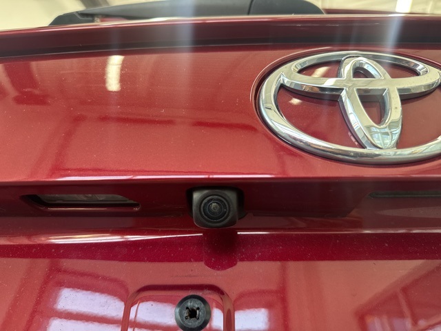 2021 Toyota RAV4 XLE photo 6