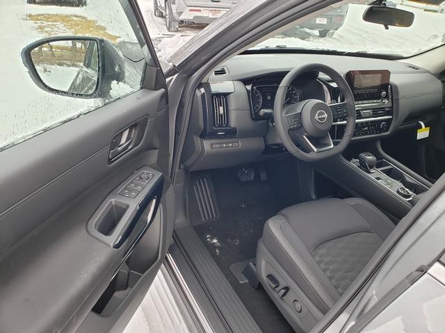 2025 Nissan Pathfinder SV photo 10
