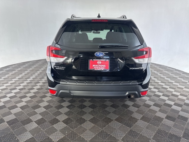 2022 Subaru Forester Premium photo 6