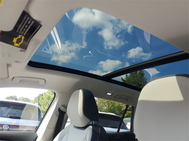 2025 Volkswagen Tiguan SE photo 16