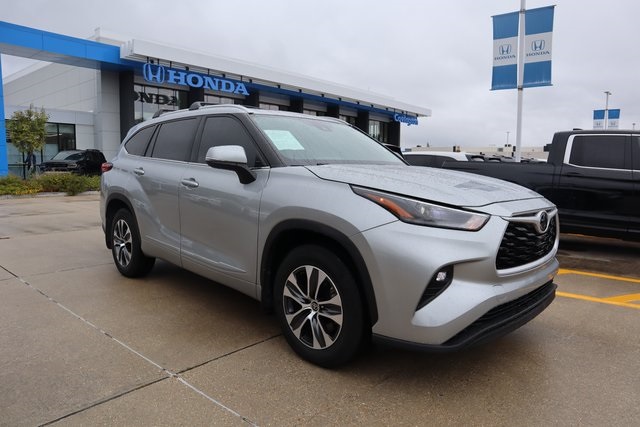 2022 Toyota Highlander XLE's photo