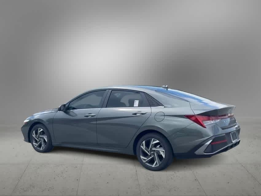 2024 Hyundai Elantra Limited photo 7