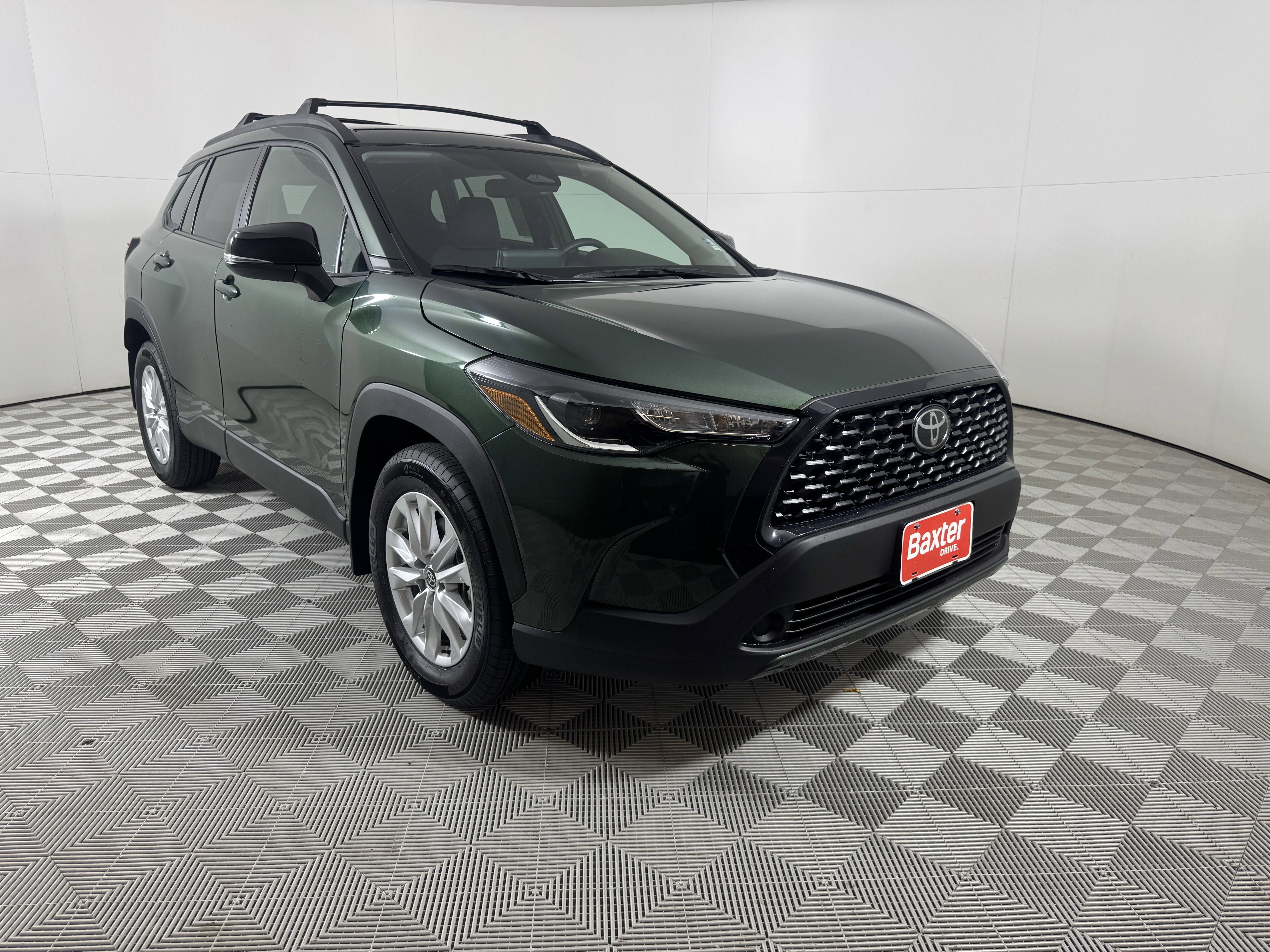 2025 Toyota Corolla Cross LE's photo