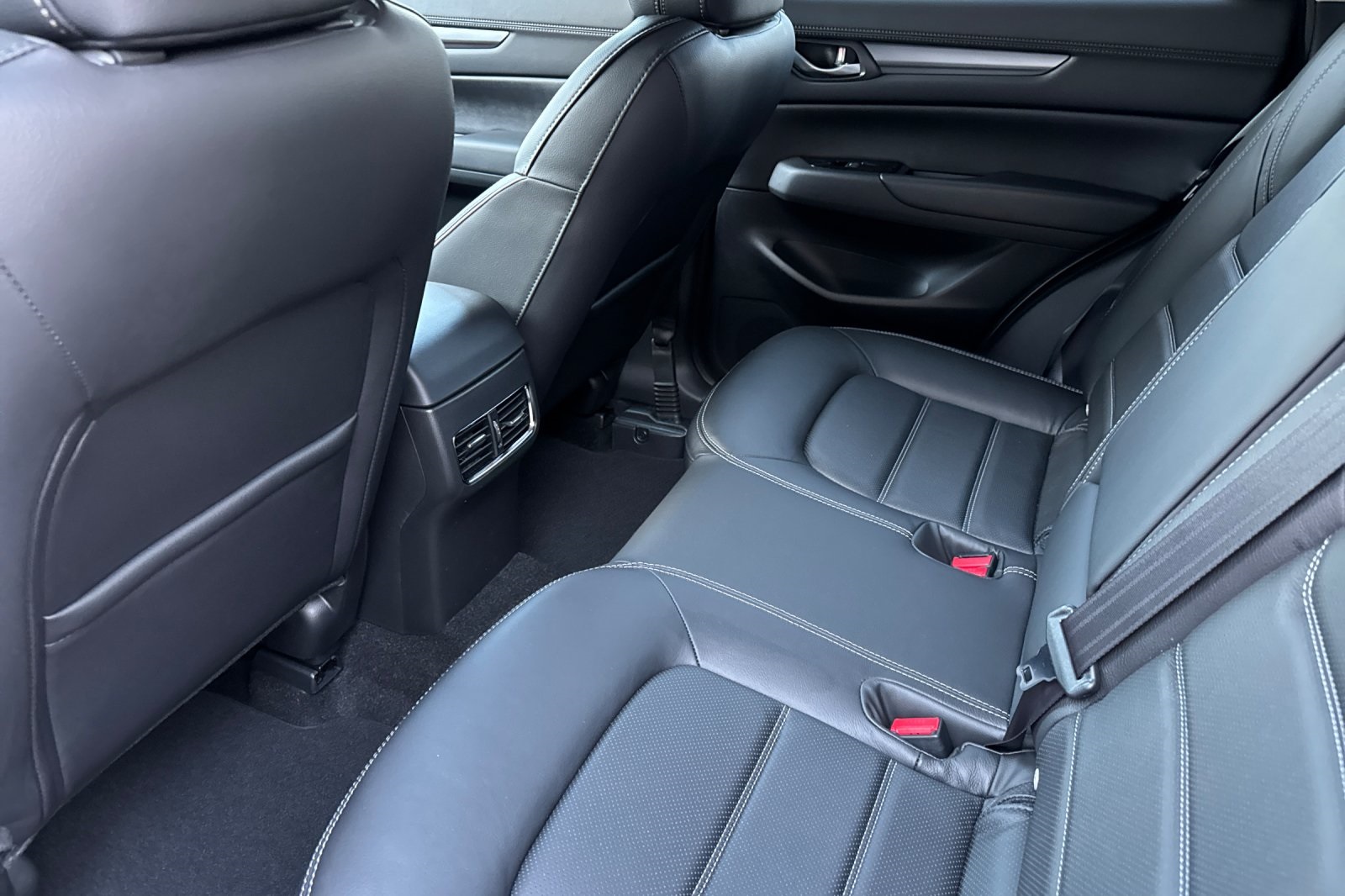2025 Mazda CX-5 2.5 S Preferred photo 9