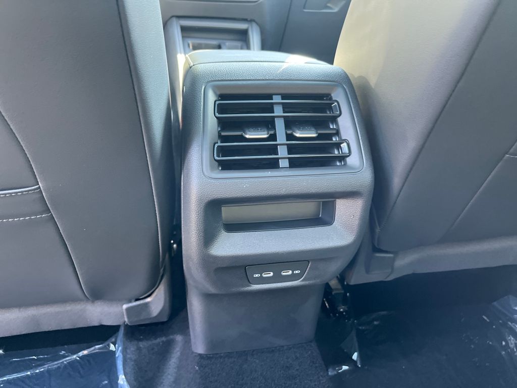 2025 Volkswagen Tiguan SE photo 16